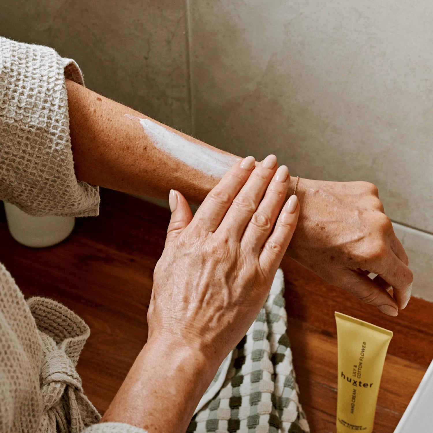 Huxter Hand Cream - Lily & Cotton Flower
